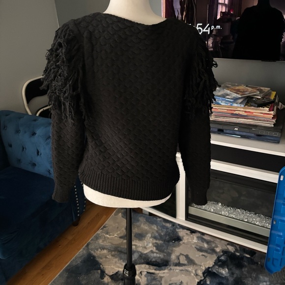 Elegant Black Women's Sweater with Textured Design - Picture 3 of 4
